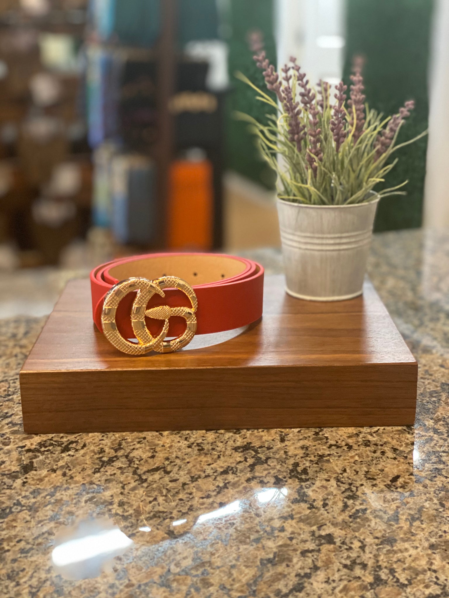 Shiny metal GO snake buckle belt